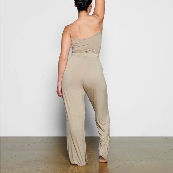 Skims Lounge Pants - Picture 2 of 4